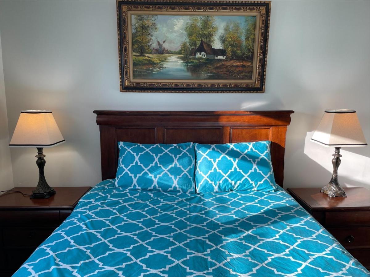 77 Nice And Warm Series Rooms Торонто Екстериор снимка