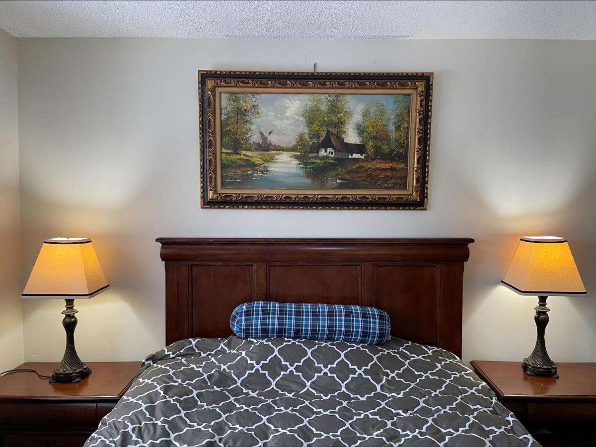 77 Nice And Warm Series Rooms Торонто Екстериор снимка