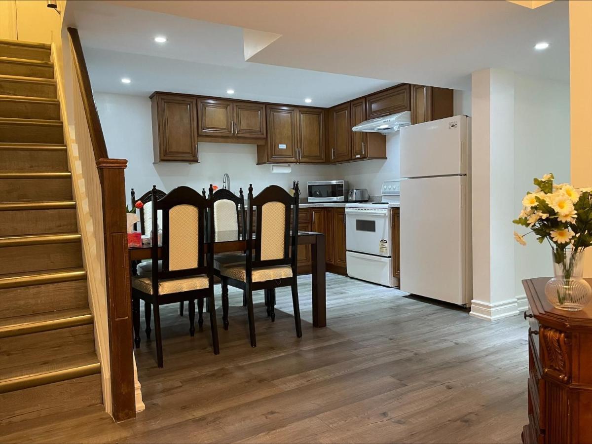 77 Nice And Warm Series Rooms Торонто Екстериор снимка