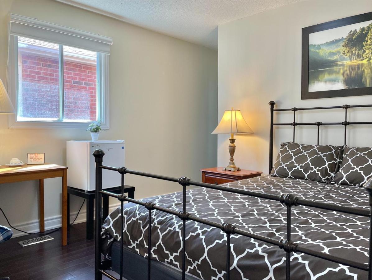 77 Nice And Warm Series Rooms Торонто Екстериор снимка