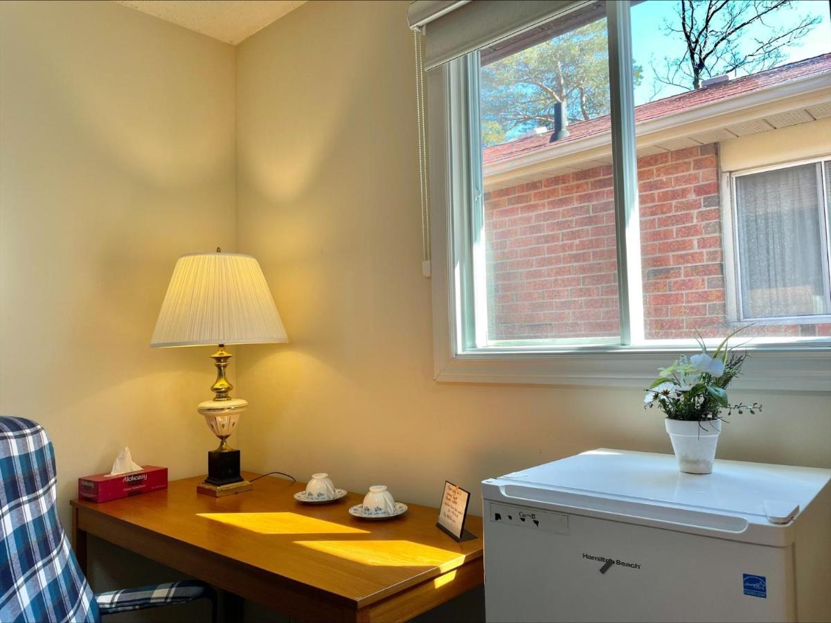 77 Nice And Warm Series Rooms Торонто Екстериор снимка