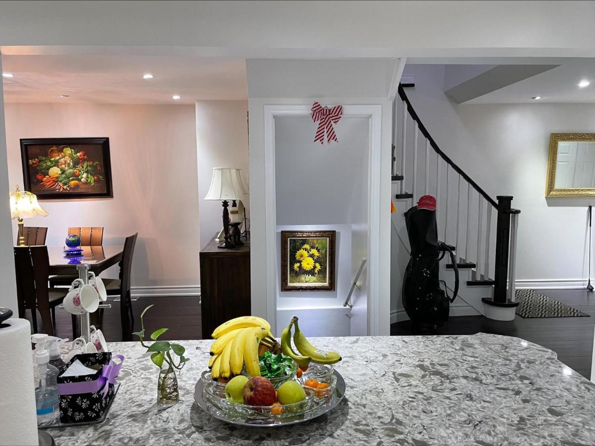 77 Nice And Warm Series Rooms Торонто Екстериор снимка