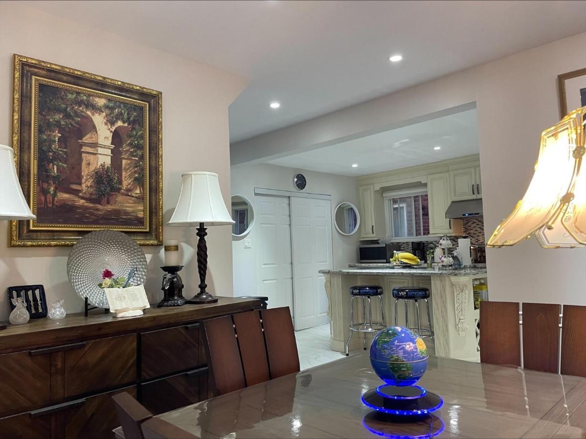 77 Nice And Warm Series Rooms Торонто Екстериор снимка