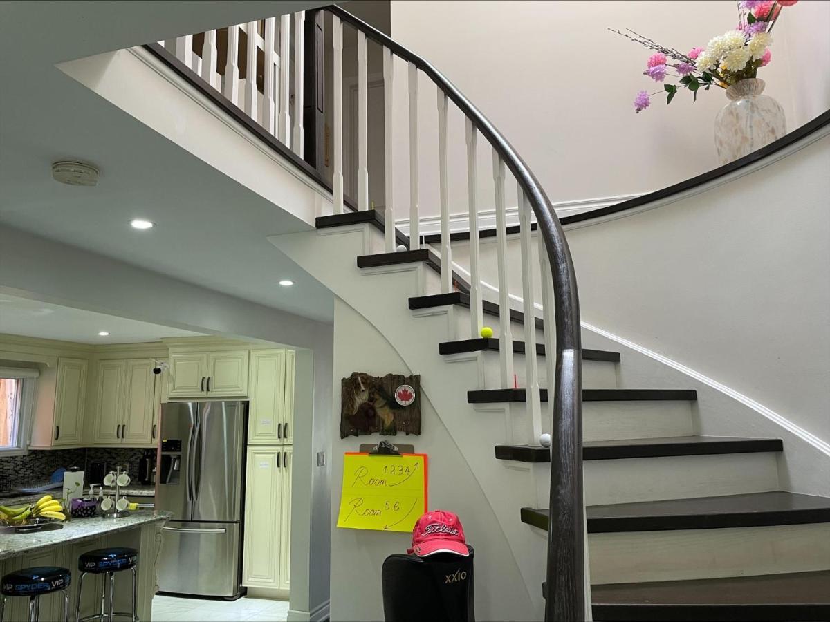 77 Nice And Warm Series Rooms Торонто Екстериор снимка